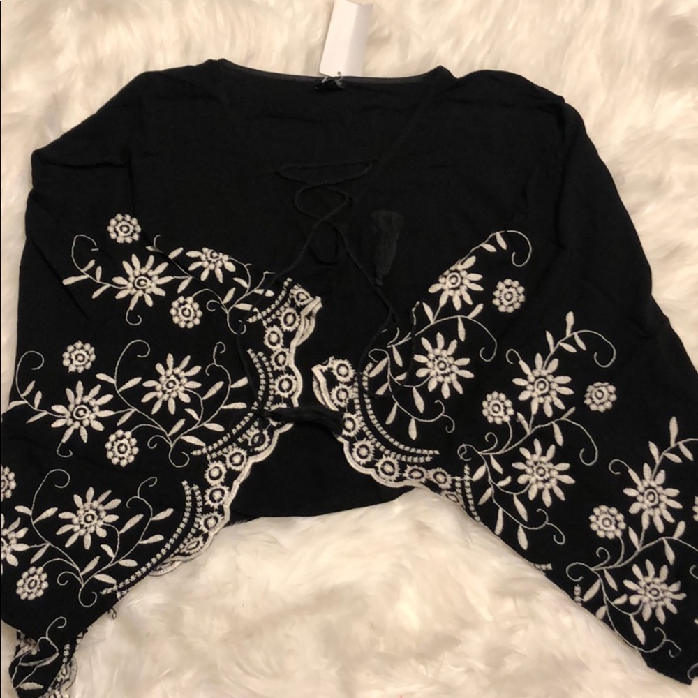 Wide Arm Top with Embroidery